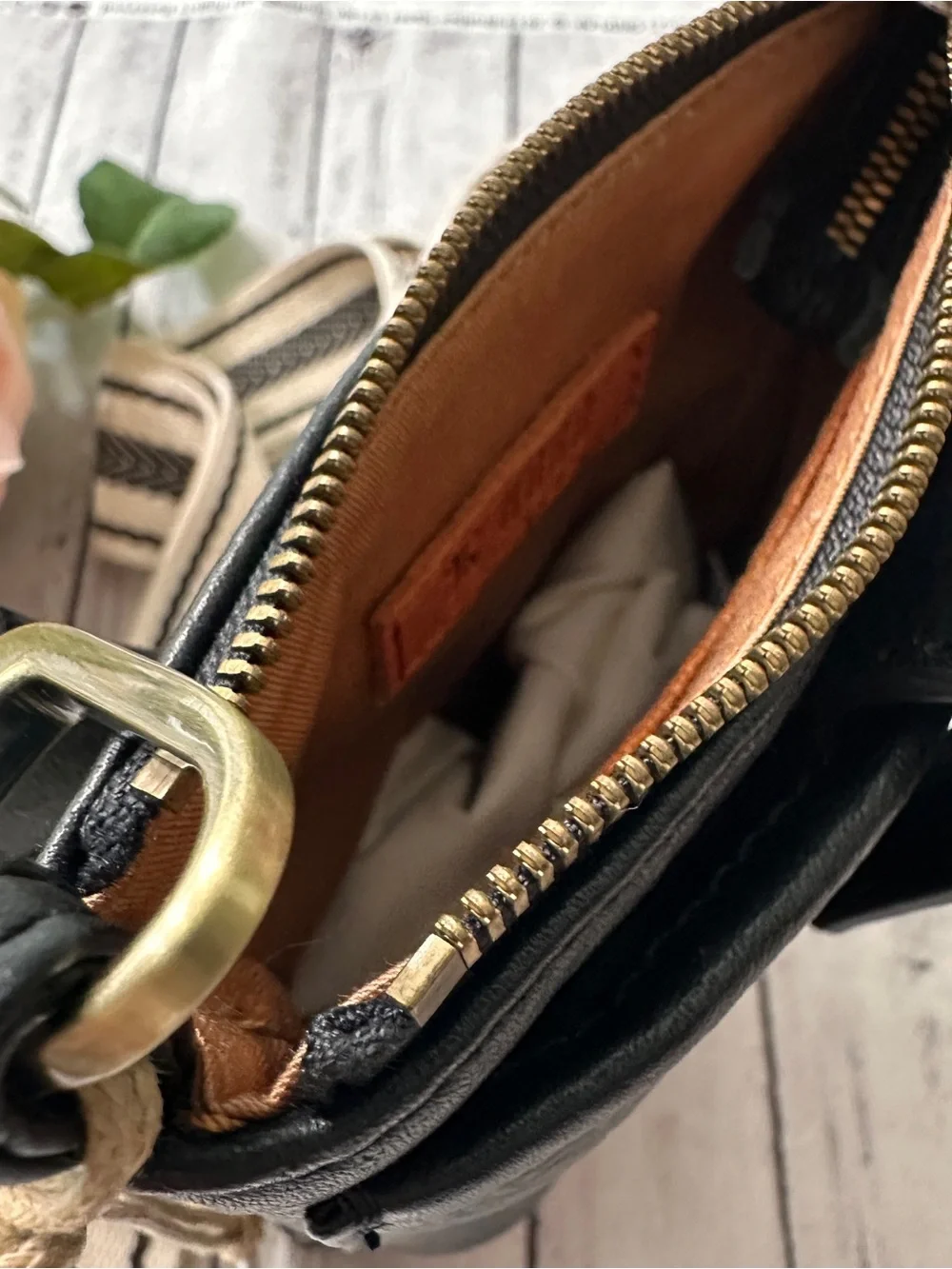 NWT HOBO Cass Phone Crossbody